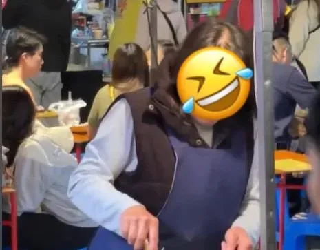 伍佰開副業？煎餃闆娘神撞臉　網友神出「朝聖地」…記得點「樹枝孤餃」