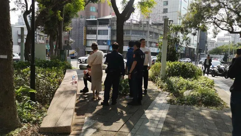 影/疑開車起步慢釀擦撞！丟丟妹男友遭球棒毆打送醫　本人回應了