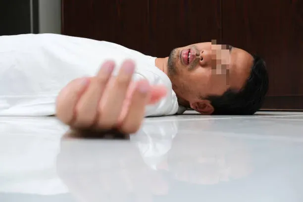 沒爽到氣炸！40歲男「拒幫2男性友人口愛」慘遭砍殺棄屍井底