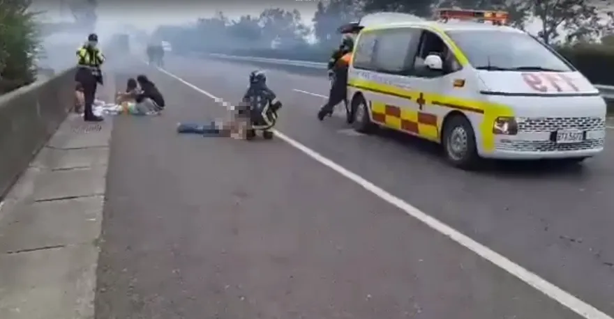 快訊/太驚悚！台78線驚傳火燒車　一家4口跳車逃命…童趴道路待救