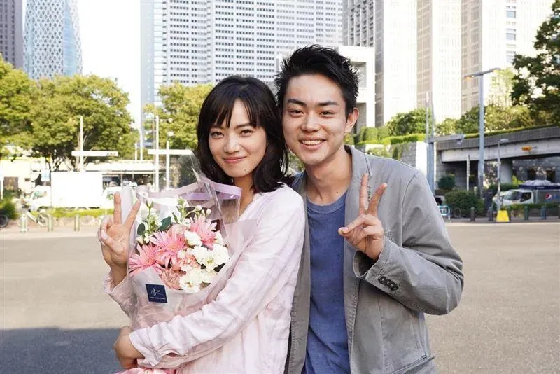 升格當新手爸媽！小松菜奈、菅田將暉低調結婚2年　曬手寫信曝喜訊：心懷感謝