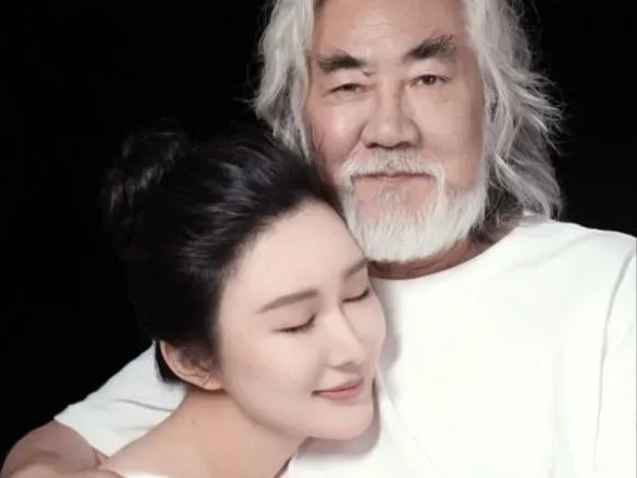 遭疑「生育能力」！72歲名導張紀中迎第3孩遭網酸　嫩妻反擊：多去關注科學