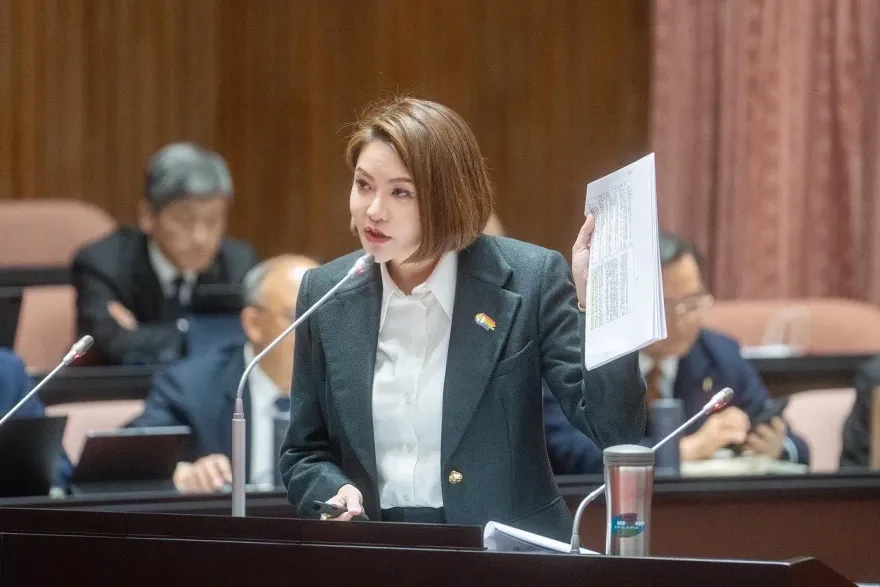 遭綠委鍾佳濱擒抱重摔　陳菁徽用9招「完整拆解民進黨噁心奧步」