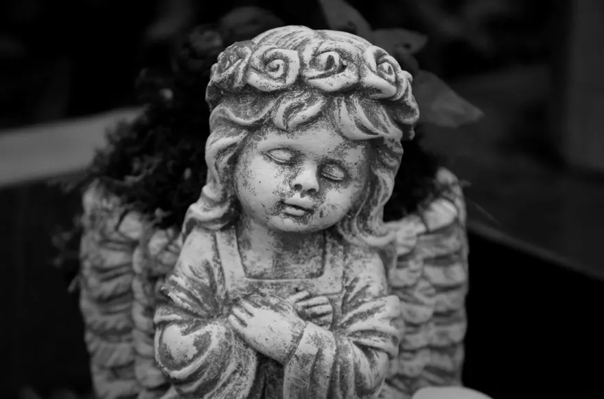 1歲男嬰疑遭受虐奪命！保母狠心「對折捆塞水桶」　還傳LINE即時分享