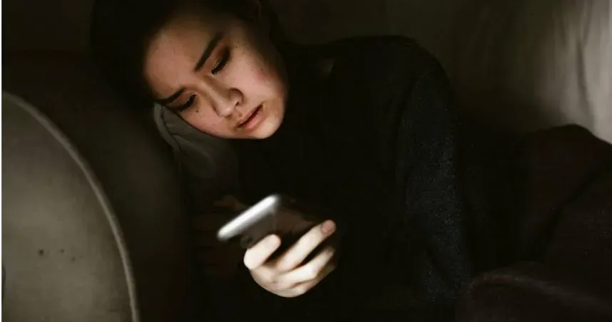 女律師每週工作7天…「24小時on call」被老鳥欺負　崩潰提離職再舉報公司