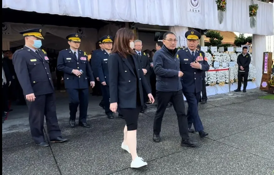 快訊/基隆警遭狂男駕車衝撞魂斷值班台　侯友宜、警政署長抵告別式現場