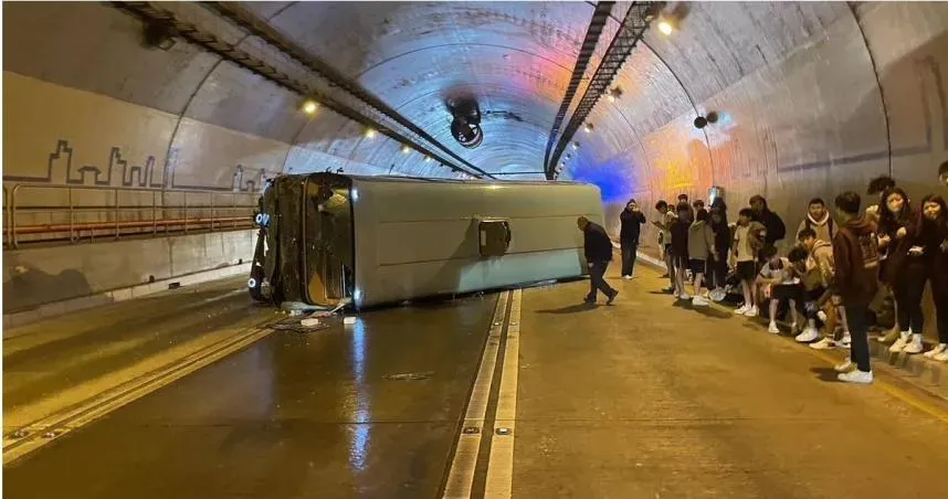 康橋翻車「龍萊6年8件違規」！公路局將查核　校方不排除解約