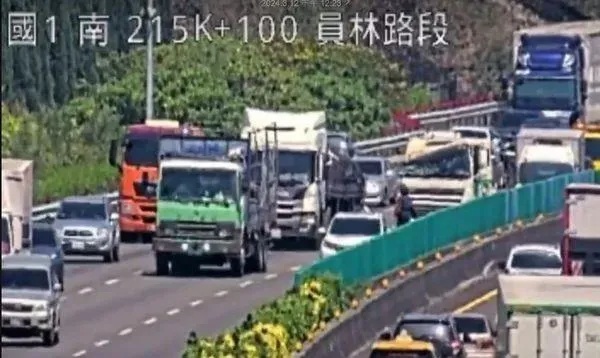 快訊/國一員林段3大貨車「包夾2小車」　一度回堵5公里