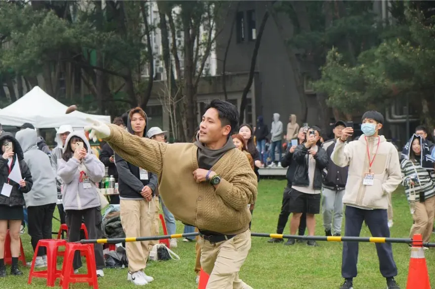 太神啦！中央大學「丟松果測速大賽」 驚見超狂選手擲出「時速130km」