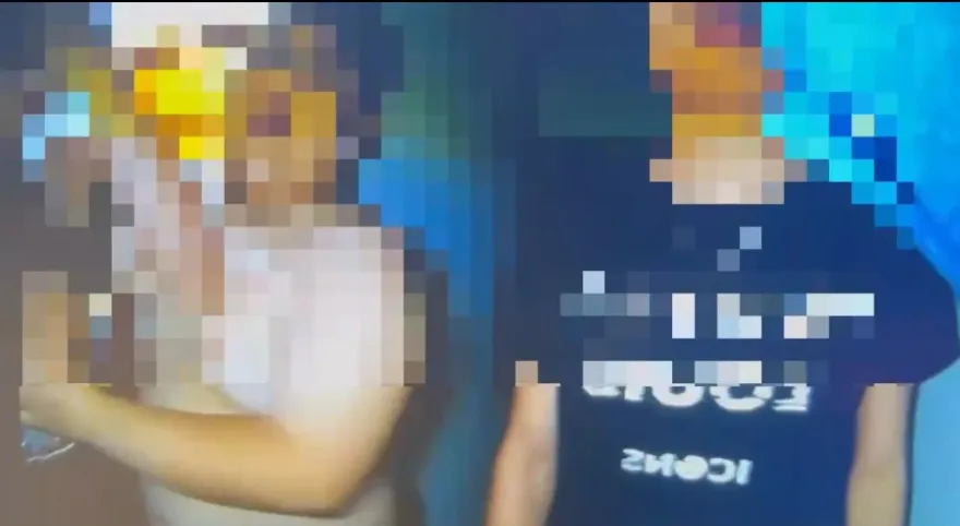 影/5少年半夜發酒瘋母講不聽報警　嗆警遭噴辣椒水管束帶回警局