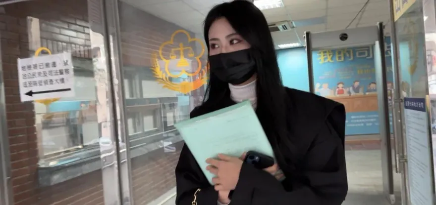 影/激似周子瑜！士林警撞人持假驗傷單涉誣告　女大生現身談和解