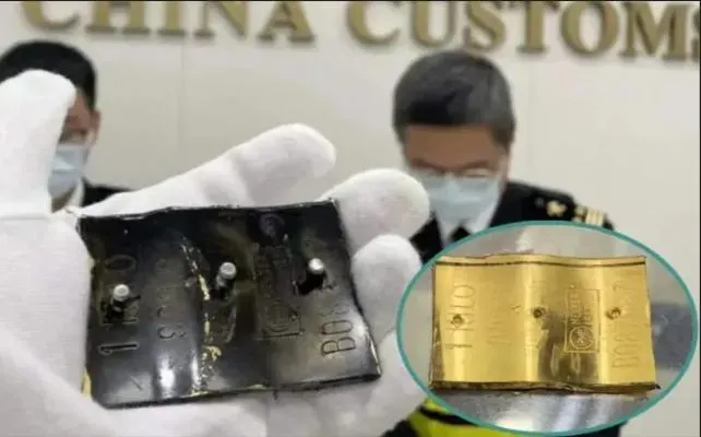 影/又見奇葩走私！女子入境深圳　腰間皮帶扣「黑漆刮掉驚見黃金」