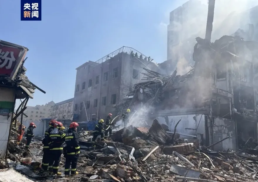 影/增至2死26傷！河北炸雞店爆炸「恐怖空拍曝光」大媽被殘骸狠砸倒地