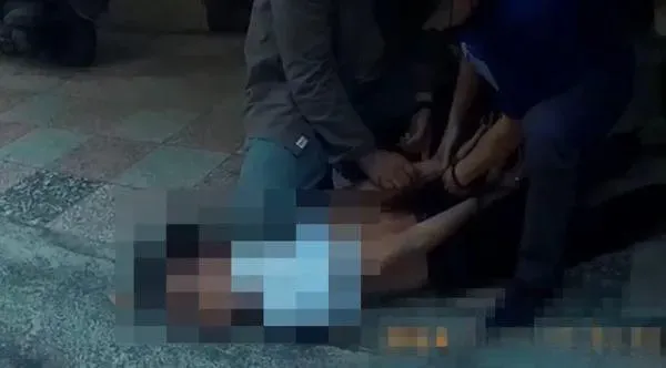 影/高雄悍毒販拒捕踩油門撞警車！警破窗拖下車仆街壓制…一氣呵成