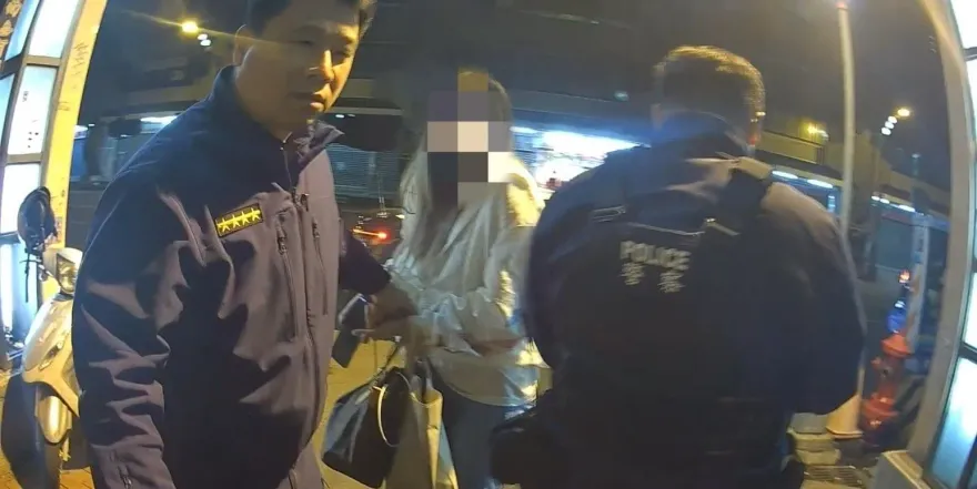 影/不捨她一人！癡情通緝男為愛跳下險骨折　沒想到女友竟也遭通緝