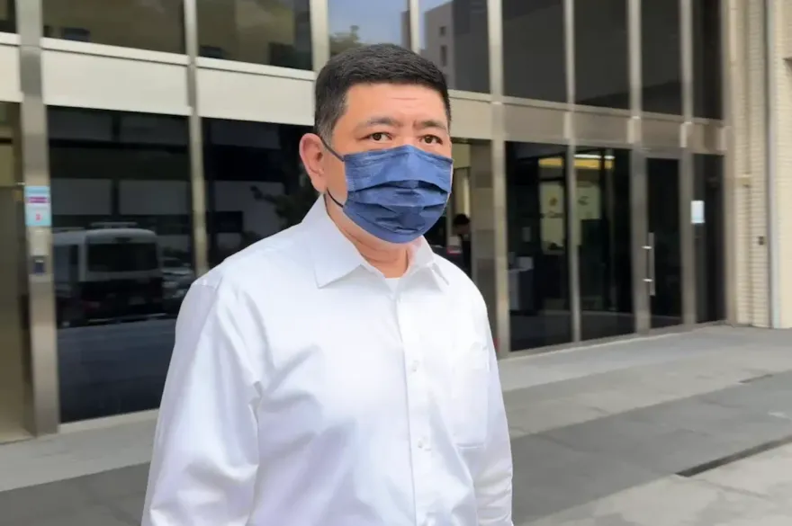 影/遭10女控告性侵！NONO「暴瘦20kg」現身士林地檢署　被問「有懺悔嗎」?