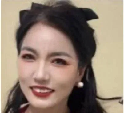 50歲舍監阿姨變美魔女！　女大生超強爆改「她開心自拍3連發」