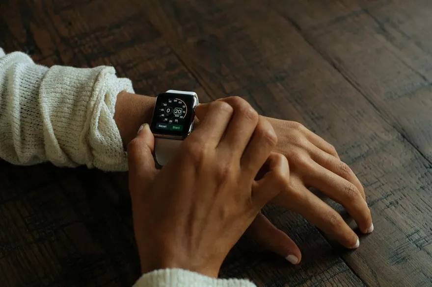 Apple Watch救了公園阿伯！醫大讚：自動叫救護車「只用4分鐘」太強了