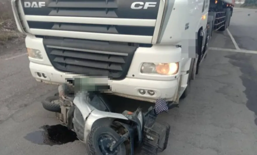 快訊/台中港雙載機車「鬼切左轉」！聯結車煞不住輾斃騎士