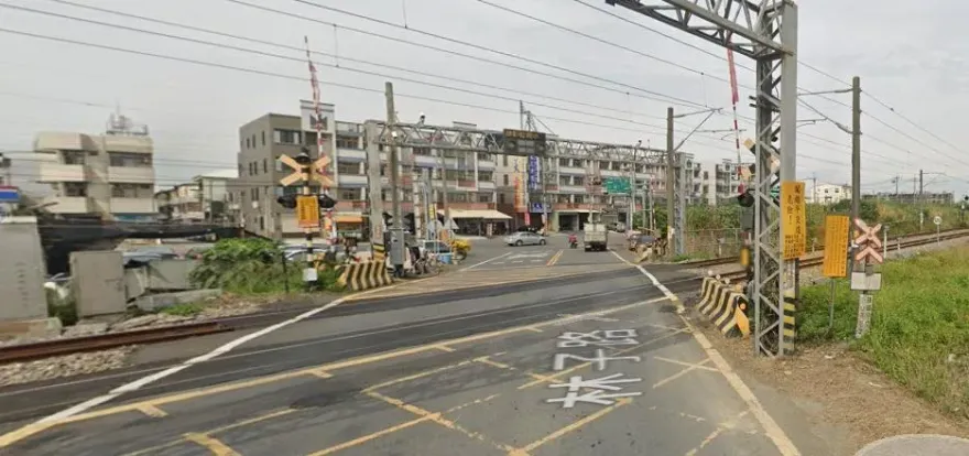 快訊/屍塊四散！台鐵「斗南=大林」間平交道　行人闖入遭區間車撞上慘死