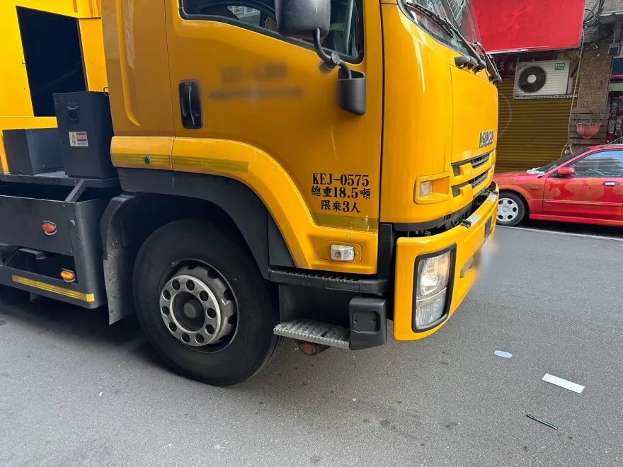 台中街頭驚見「排隊等垃圾車」！　她驚呆：想搬來住