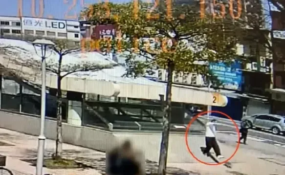 影/囂張！8老外捷運廣場「溜滑板炫技」害玻璃裂　拒檢跳閘門急逃...賠6萬