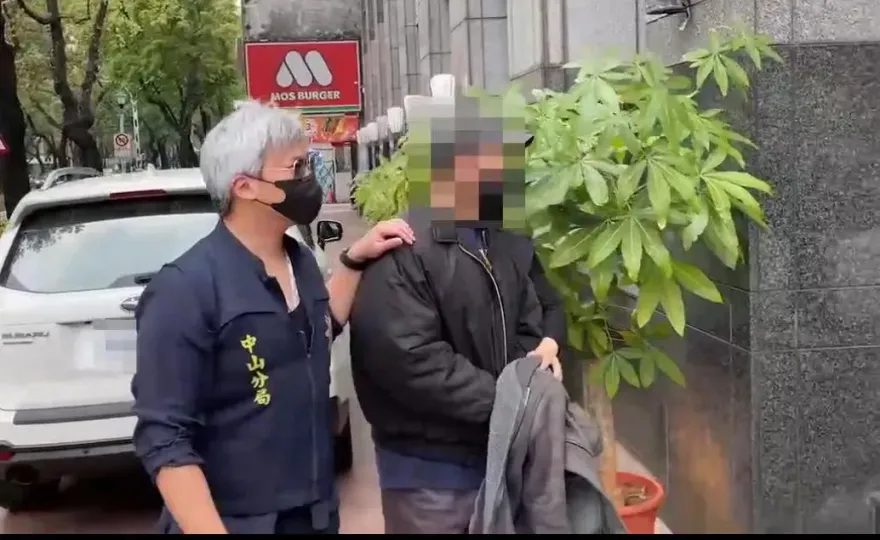 快訊/畫面曝光！健身網紅「PEETA葛格」涉毒遭逮　健身房內遭搜出大麻