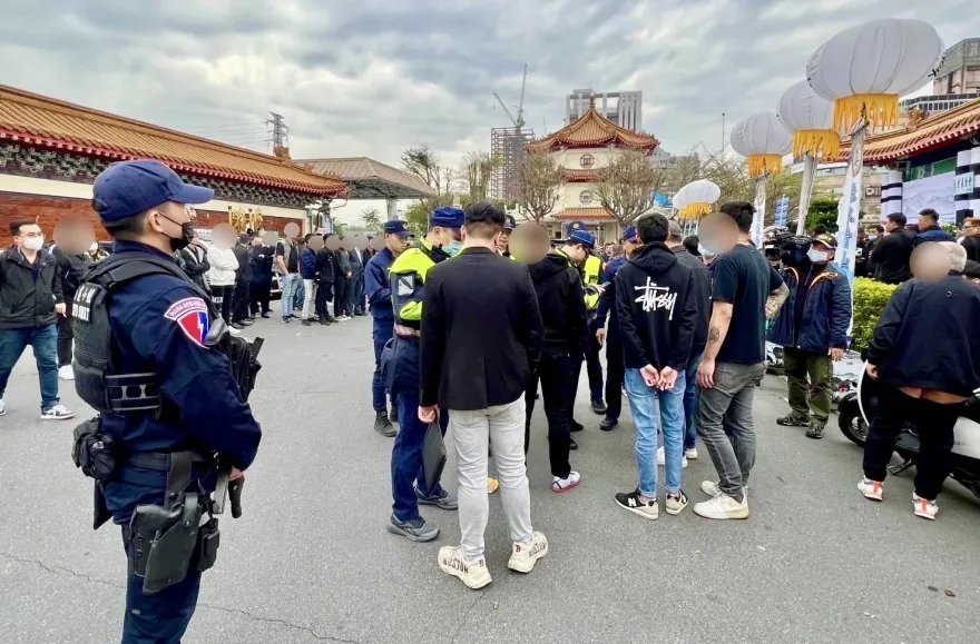 影/天道盟太陽會副會長公祭上千人到場　警大陣仗出動上百警力戒備攔查