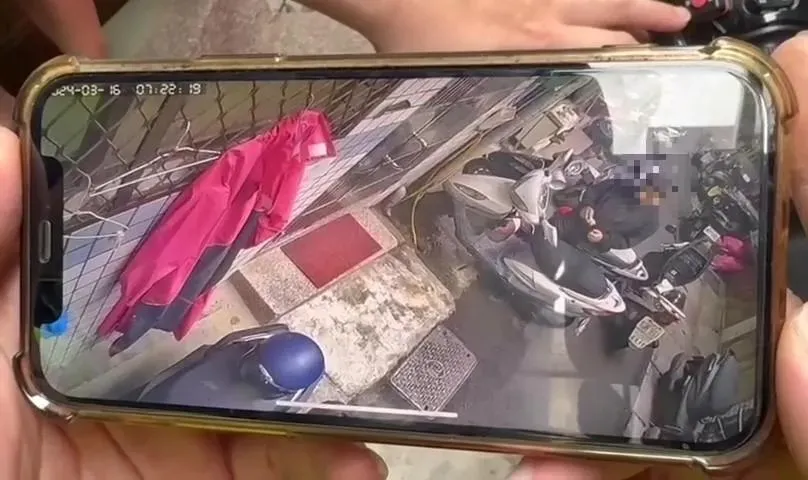 影/點衛生紙燒機車又動手撲滅？詭異縱火男當場遭逮