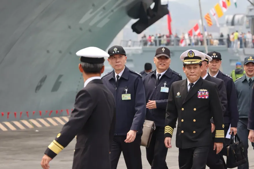 海軍敦睦支隊今靠港基隆開放參觀  梅家樹登低調登艦打氣