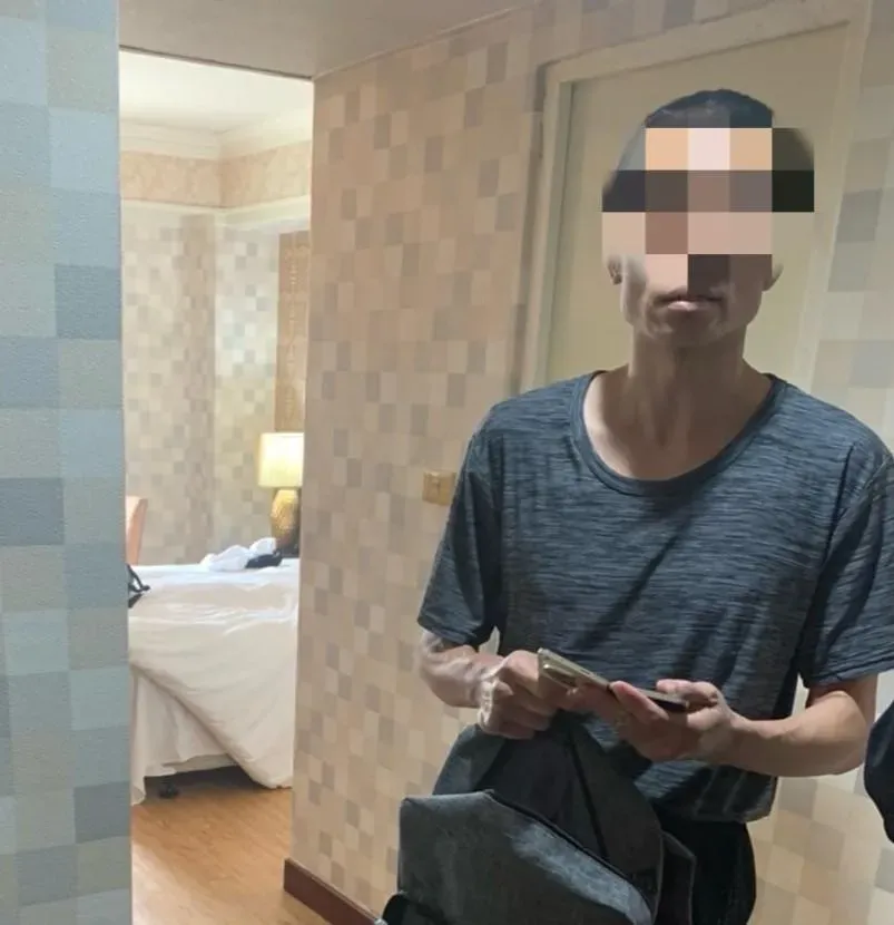 影/超瞎毒蟲假冒英醫生住飯店！綠卡QRcode竟連上蝦皮網站　還改名「佛祖」