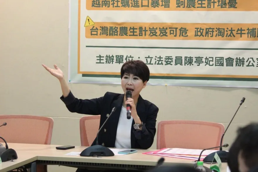 立院雙姝開撕！陳亭妃轟王鴻薇栽贓：我從妳後腦勺走過時妳有長眼睛嗎