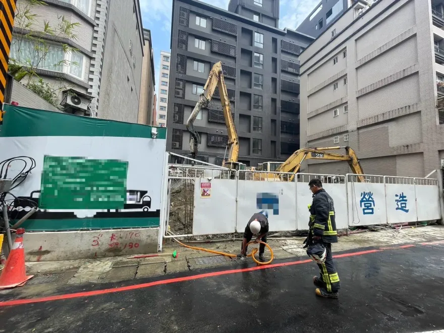 快訊/新店工地意外！60歲男墜「1.5米深水泥預拌機」喪命