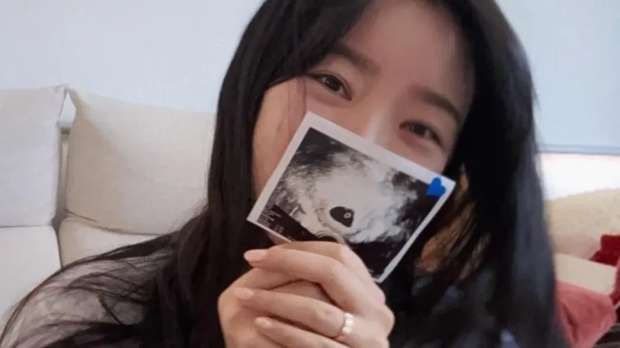 〈小蘋果〉裴瑟琪懷孕了！　結婚4年甜曬「兩條線」宣布將當媽