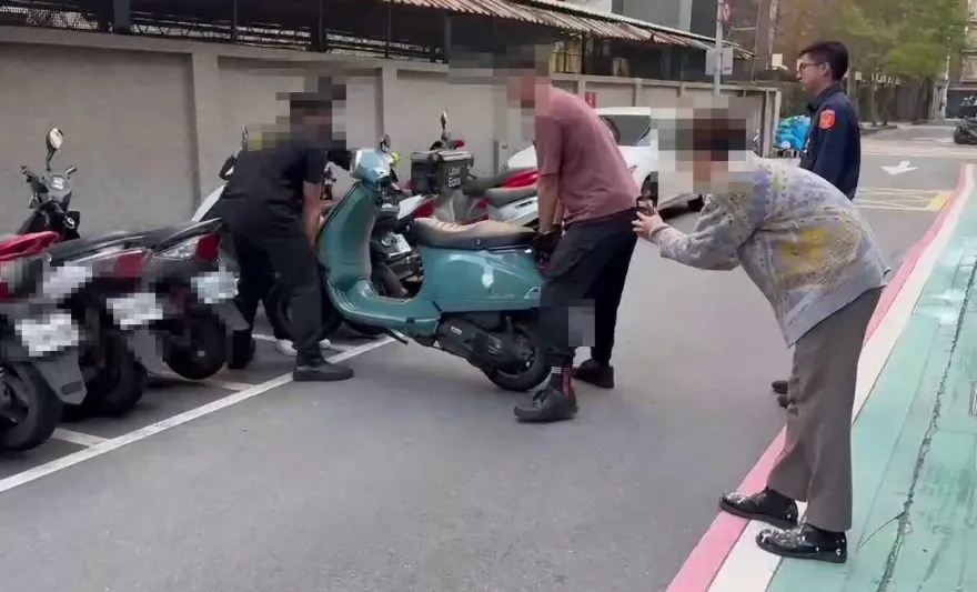 快訊/移走了！陌生男爽停王陽明公司車庫4天　警到場協助移到停車格