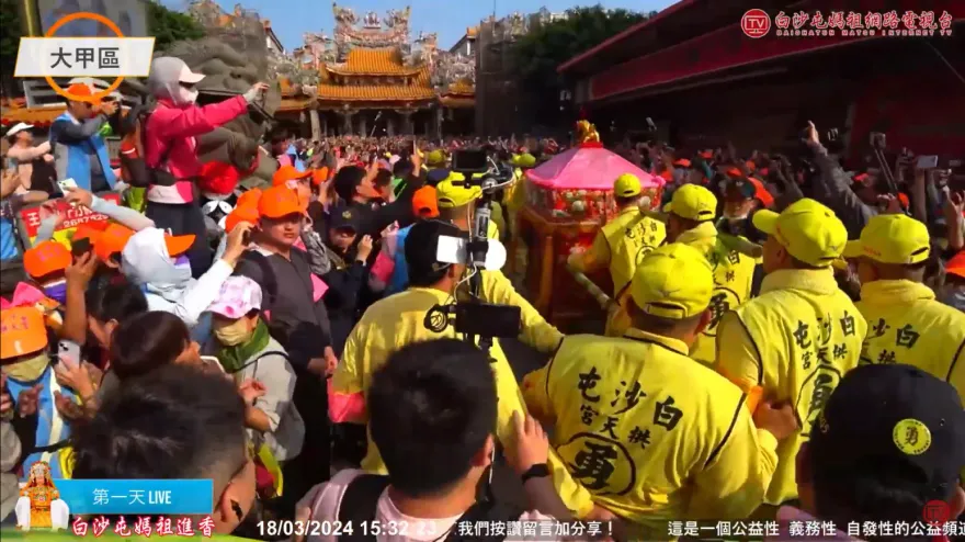 白沙屯媽祖/「粉紅超跑」駐駕大甲鎮瀾宮一晚　睽違18年再現「三媽會」