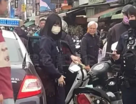 影/取締違停霸氣廣播！　俏麗女警下車秒歪樓