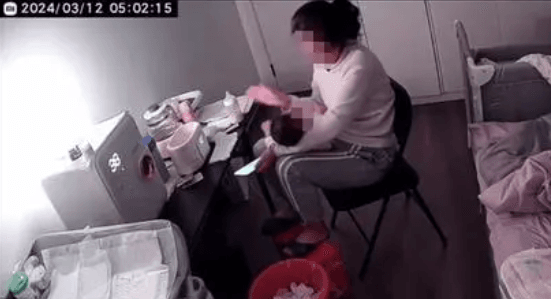 影/保母邊餵奶邊滑手機...下秒突扇嬰兒巴掌　事後辯稱：打蟲子手滑