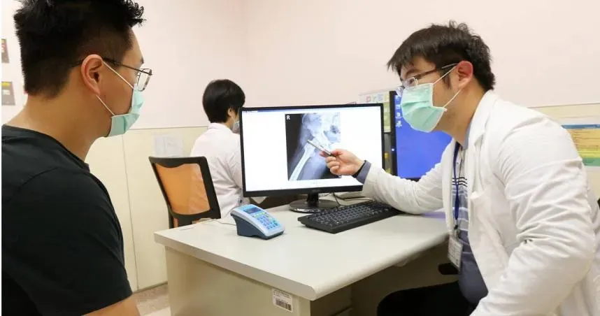 就醫「符合2條件」自費竟比健保更便宜！「這22家醫院」才適用