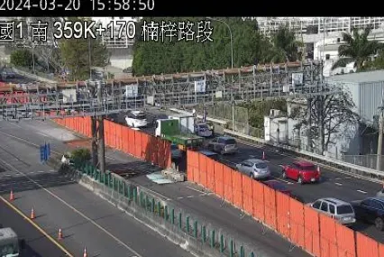 快訊/國1北向楠梓路段追撞車禍　內外線車道受阻回堵5km