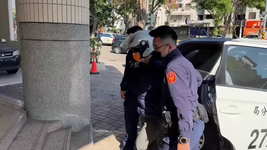 當街猛插身障翁11刀還嗆「我就是要讓他死」　恐怖鄰居涉殺人未遂遭起訴