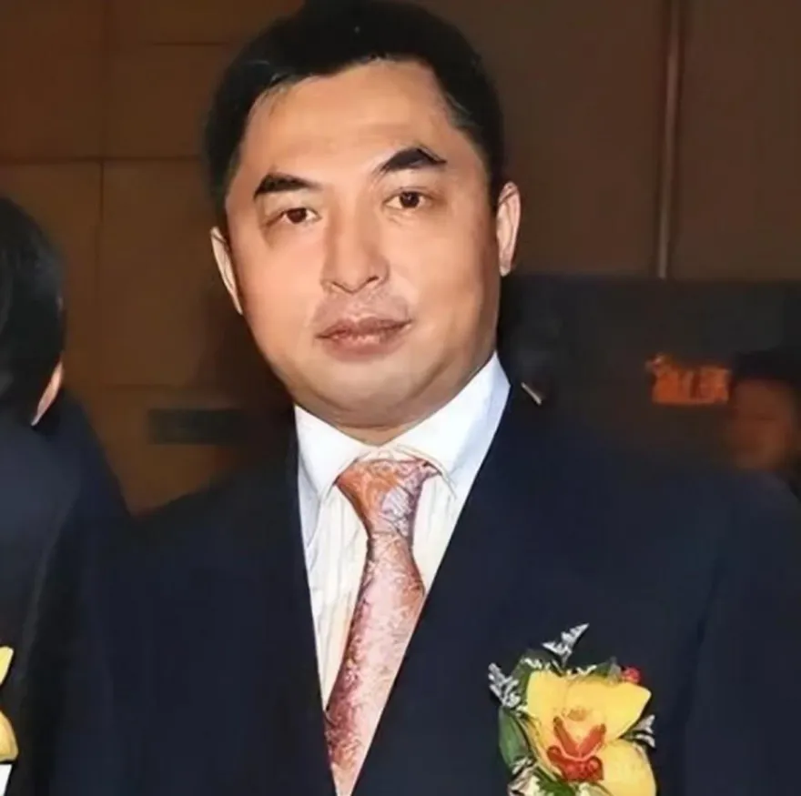 綠卡詐欺冒名獻金！大陸富豪覃輝在美認罪　最慘恐被關27年