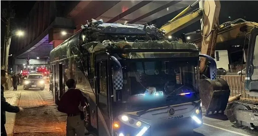 高雄遊覽車撞涵洞奪1命14傷　旅行社「死亡理賠」1人250萬