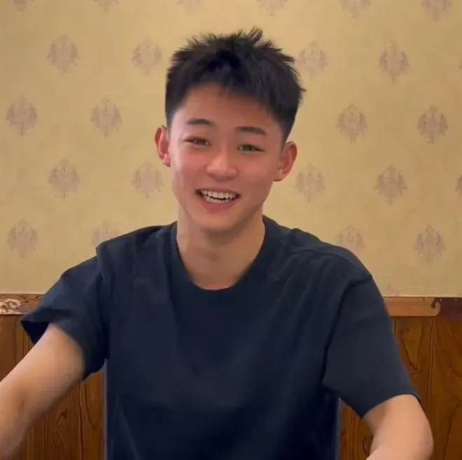 19歲陽光網紅遭鄰居持利器「狠刺後腦」　進加護病房昏迷未醒