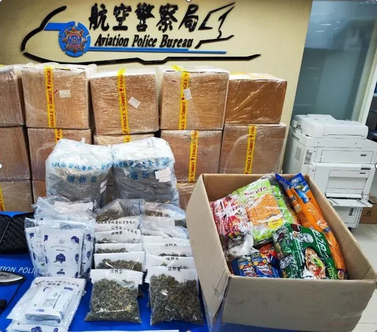 影/泰國夯品蝶豆花變「大麻花」　代購男女藏2千萬毒闖關被逮