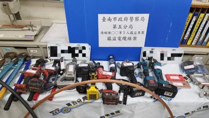 影/台南破電纜線竊盜集團！挑工地持油壓剪下手　警逮4人起出大批贓物