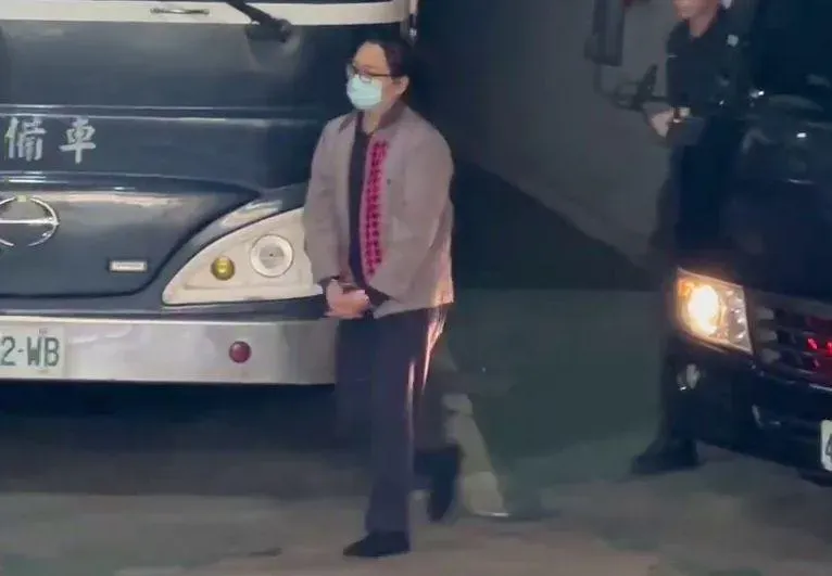 快訊/惡保母劉彩萱「上銬憔悴出庭」！涉虐死男童愷愷　檢今提訊釐清疑點