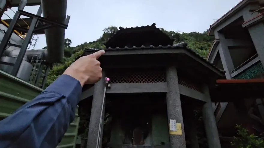 快訊/參加告別式險丟命！宜蘭福園金爐亭樑柱突碎裂　13歲女童與婦人遭水泥塊砸傷