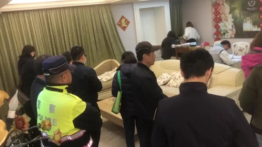 影/市場美容體驗陷阱！竹女衣服被脫光按摩　慫恿買10萬精油解約不成怒檢舉