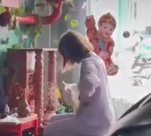 電影《暫停呼吸》真實上演！斷髮女養小鬼餵母奶？網驚呆：嬰靈想喝奶